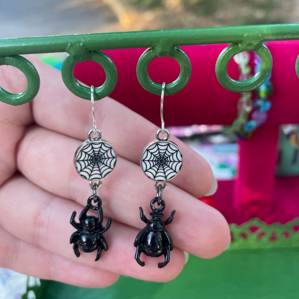🕸️🕷️Spooky Spider Earrings🕷️🕸️